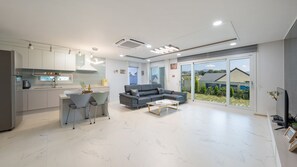 Camera Basic, 2 camere da letto (101 (ocean view)) | 1 camera, Wi-Fi gratuito