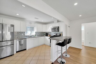 CozyStay in Central Silicon Valley w/ Parkings, Wifi & AC, next to techs