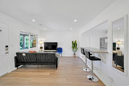 CozyStay in Central Silicon Valley w/ Parkings, Wifi & AC, next to techs