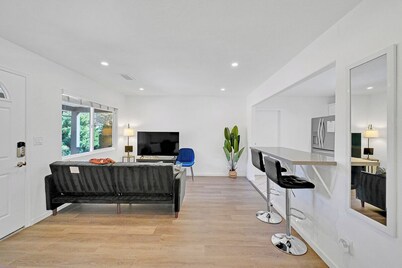 CozyStay in Central Silicon Valley w/ Parkings, Wifi & AC, next to techs
