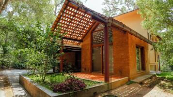 Panoramic Villa | Individually decorated, individually furnished, desk, laptop workspace