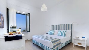 A modern bedroom with a bed, bedside tables, a window, and a view of the sea. - Casa Marevista in Sorrento centre (Sorrento)