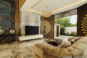 Villa, 4 chambres, piscine privée | Salle de séjour | Télévision LCD de 44 pouces avec chaînes par câble