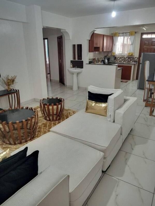 32-inch Smart TV with digital channels - Lux Suites Ruby Court maisonettes Kisumu (Kisumu)