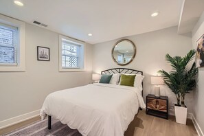 3 slaapkamers, een strijkplank/strijkijzer, wifi, beddengoed