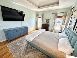 6 bedrooms, iron/ironing board, WiFi, bed sheets