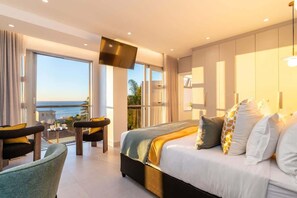 4 bedrooms, desk, iron/ironing board, WiFi