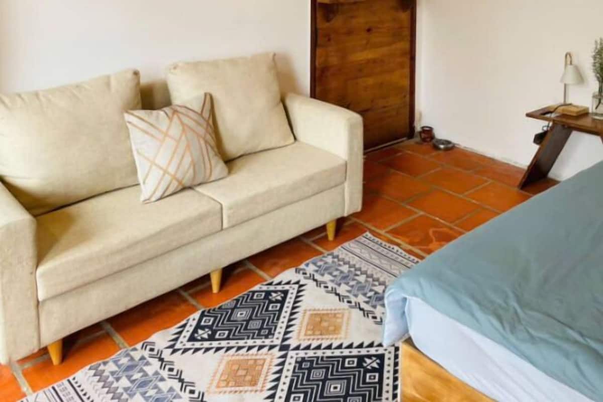 Deluxe Single Room, Garden View | 1 bedroom, laptop workspace, blackout drapes, soundproofing