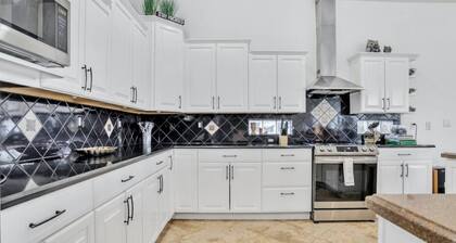 Casa Asaka Waterfront Pool Paradise