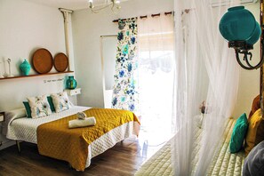 4 bedrooms, desk, free WiFi, bed sheets