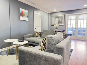 Téléviseur, bureau