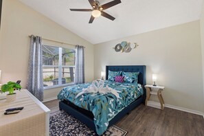 3 bedrooms, desk, iron/ironing board, WiFi - Luxe 3BR-2BA Retreat with Pool & Designer Touches, Close to Disneyland, Legoland (Haines City)