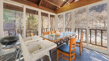 Quarto bรกsico, 1 quarto (Suite 2(BBQ, Terrace, Spa)) | 1 quarto, Wi-Fi de cortesia