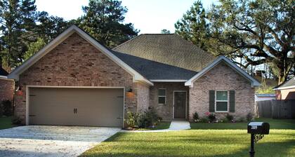 4 Bedroom , Lavish Euro Style Boutique ,Home Alabama