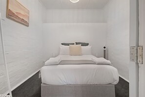 2 slaapkamers, een strijkplank/strijkijzer, reisbedje, wifi