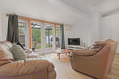 Kincaid Cottage - Cozy 2 Bed Home, CBD Location