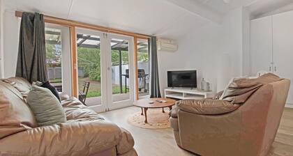 Kincaid Cottage - Cozy 2 Bed Home, CBD Location