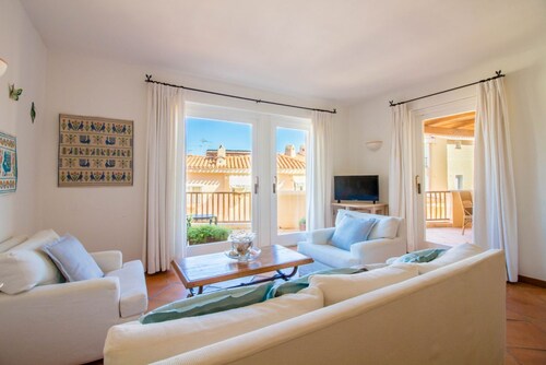 GuestHost - Luxury Apt in Porto Cervo square with parking
