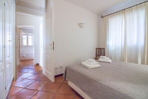 3 bedrooms, iron/ironing board, WiFi, bed sheets - GuestHost - Luxury Apt in Porto Cervo square with parking (Porto Cervo)