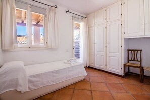 3 chambres, fer et planche à repasser, Wi-Fi, draps fournis