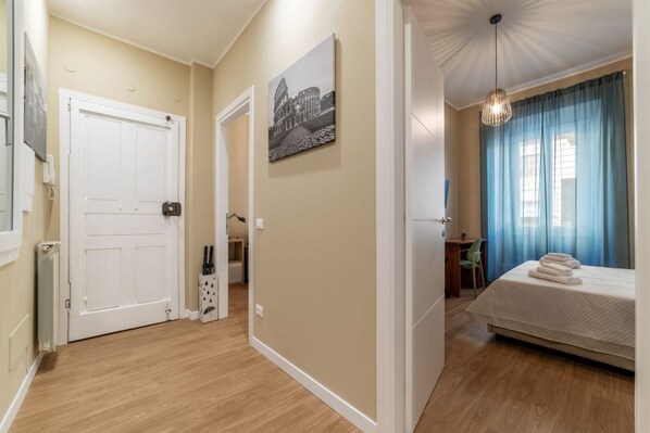 2 bedrooms, desk, iron/ironing board, WiFi