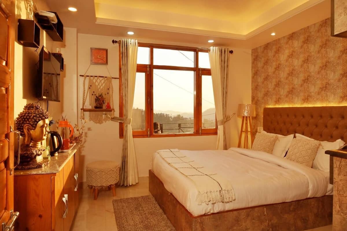 Deluxe Quadruple Room, Balcony, Mountain View | Desk, free WiFi