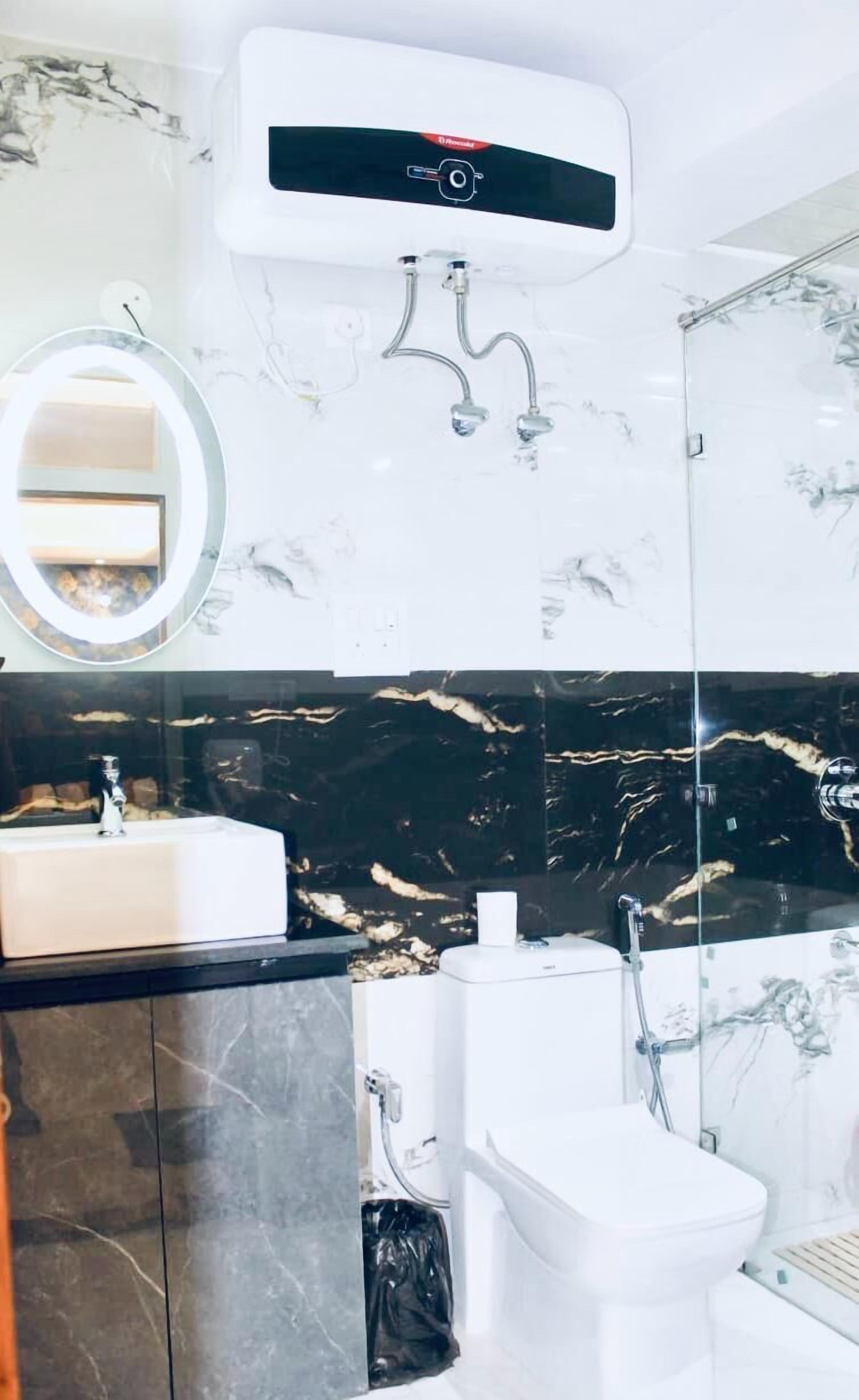 Deluxe Quadruple Room, Balcony, Mountain View | Bilik Mandi | Pancuran mandi, selipar, tuala disediakan, sabun 