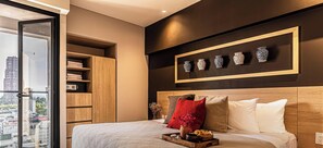 2 chambres, bureau, fer et planche à repasser, lit parapluie