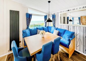 Dining - Platinum Lodge Bay View Spa (Clarach)