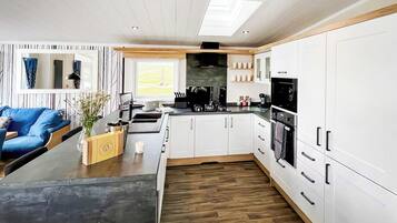 Fridge, oven, stovetop, toaster