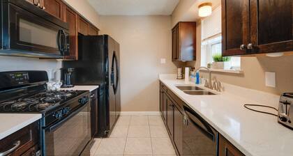 3 Mi to Dtwn Denton: Getaway w/ Furnished Patio!