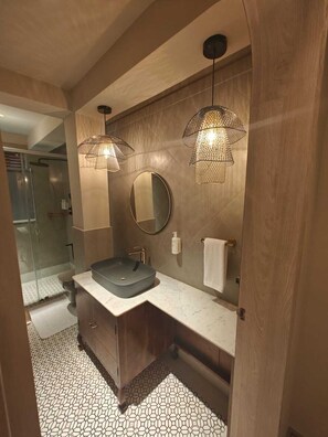 Cozy Costa Room | Escritorio, camas supletorias, wifi gratis y ropa de cama