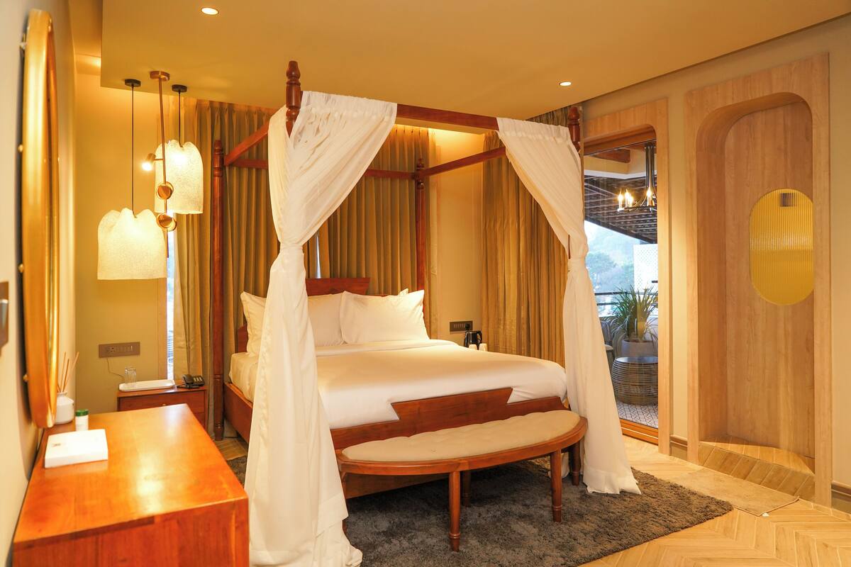 Serenity Balcony Room | Escrivaninha, camas extras/dobráveis (sobretaxa), Wi-Fi de cortesia