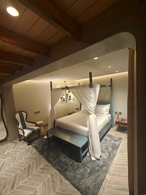 Cozy Costa Room | Escritorio, camas extra, wifi gratis y ropa de cama 