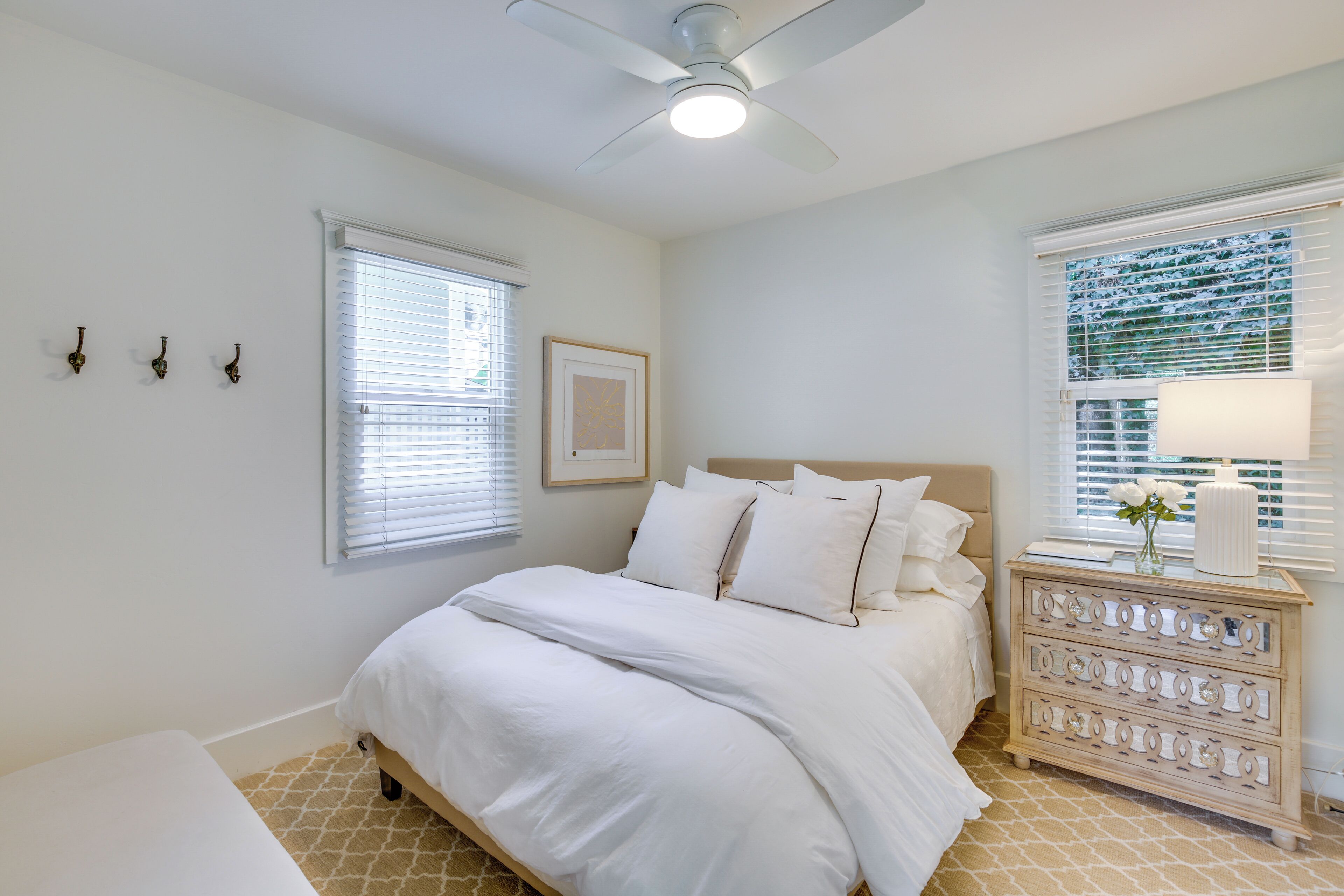 2 habitaciones, tabla de planchar con plancha, internet y ropa de cama 