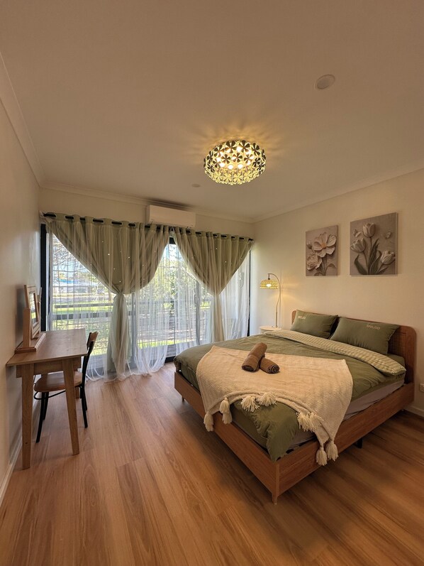 3 chambres, bureau, fer et planche à repasser, accès au Wi-Fi (inclus)