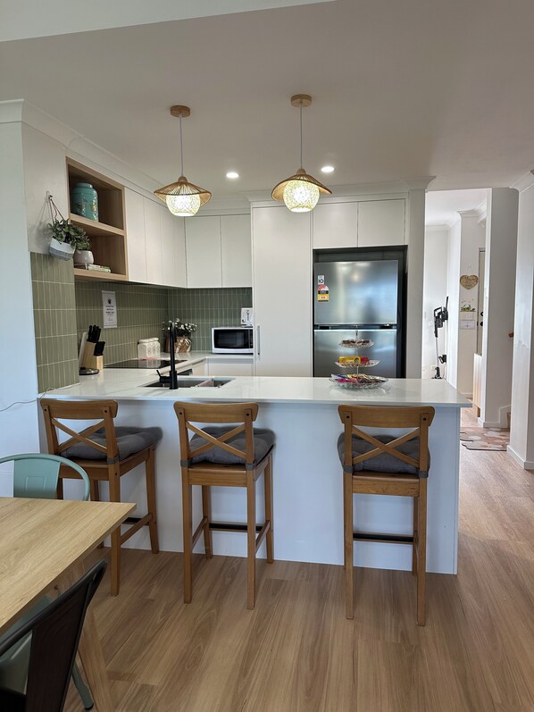 Dining - Koombana Bay beach Homestay (Bunbury)