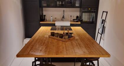 Maison Jade, Wifi, Sleeps 10, Terrace, Plancha, Outdoor area