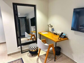 Kahden hengen deluxe-huone (yksi tai kaksi sänkyä), vuoristonäköala | Työpöytä, kannettavalle tietokoneelle sopiva työtila, äänieristys