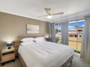 4 chambres, fer et planche à repasser, Wi-Fi, literie fournie