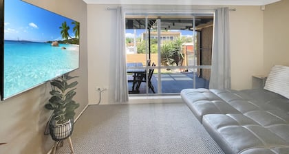 Our Haven: 4-Bed Escape Near Beach & Mogo Trails