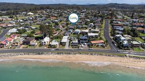 Beach nearby - Our Haven: 4-Bed Escape Near Beach & Mogo Trails (Batehaven)
