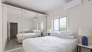 2 slaapkamers, een strijkplank/strijkijzer, wifi, beddengoed
