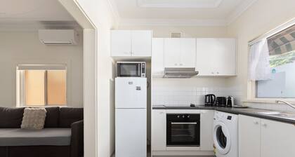 2-Bed Apartment Near Manly Beach