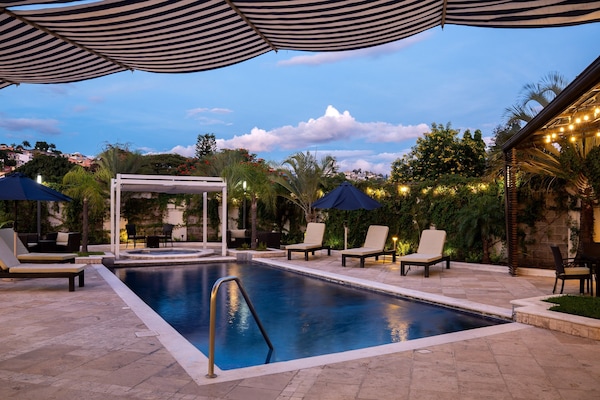 حمّام سباحة خارجي