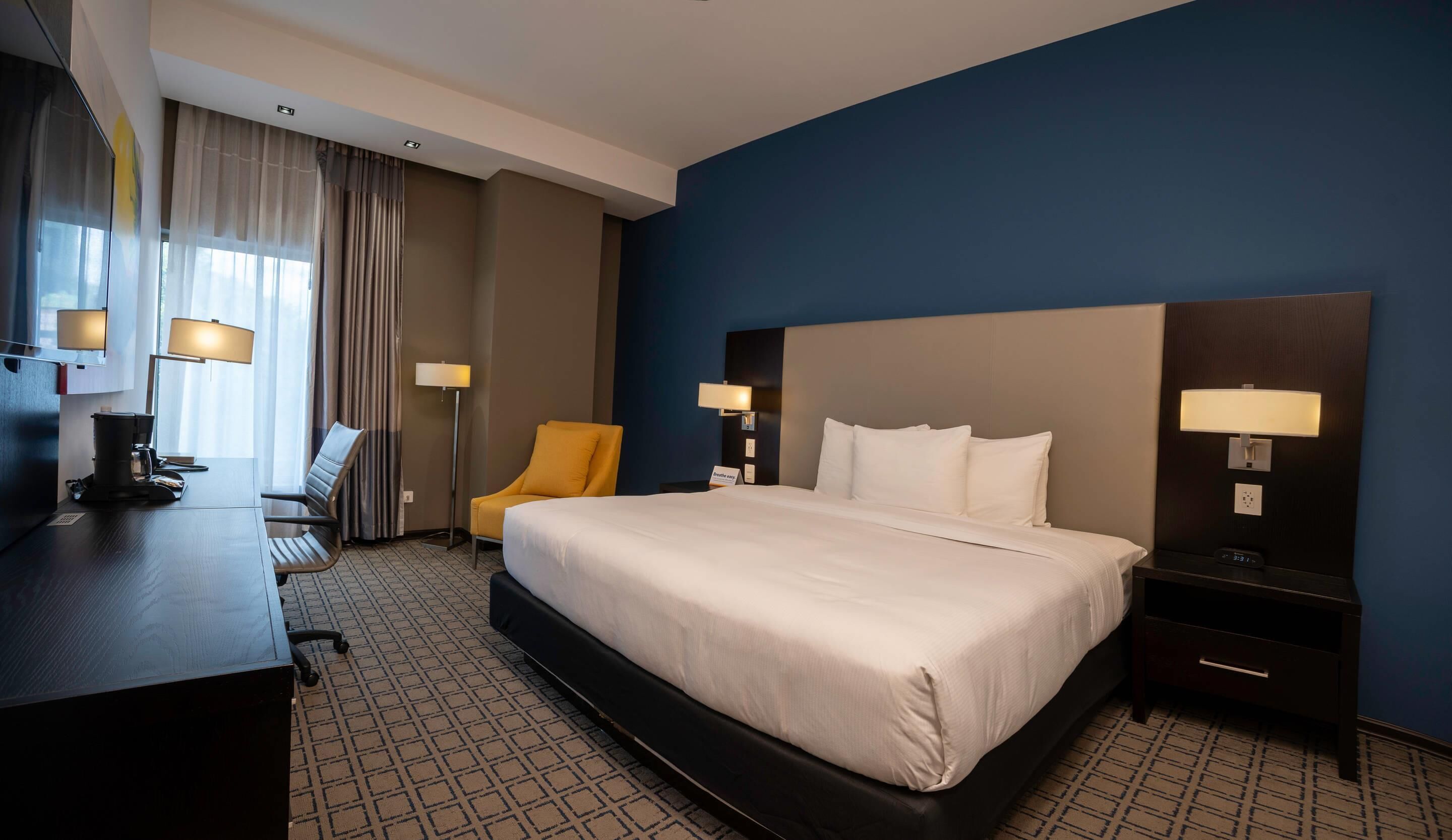 Minibar, in-room safe, iron/ironing board, free WiFi