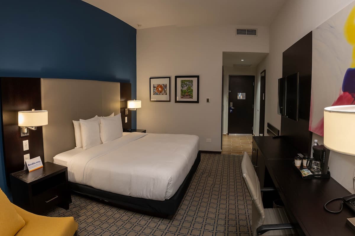 迷你吧、客房內保險箱、熨斗/熨衣板、免費無線上網