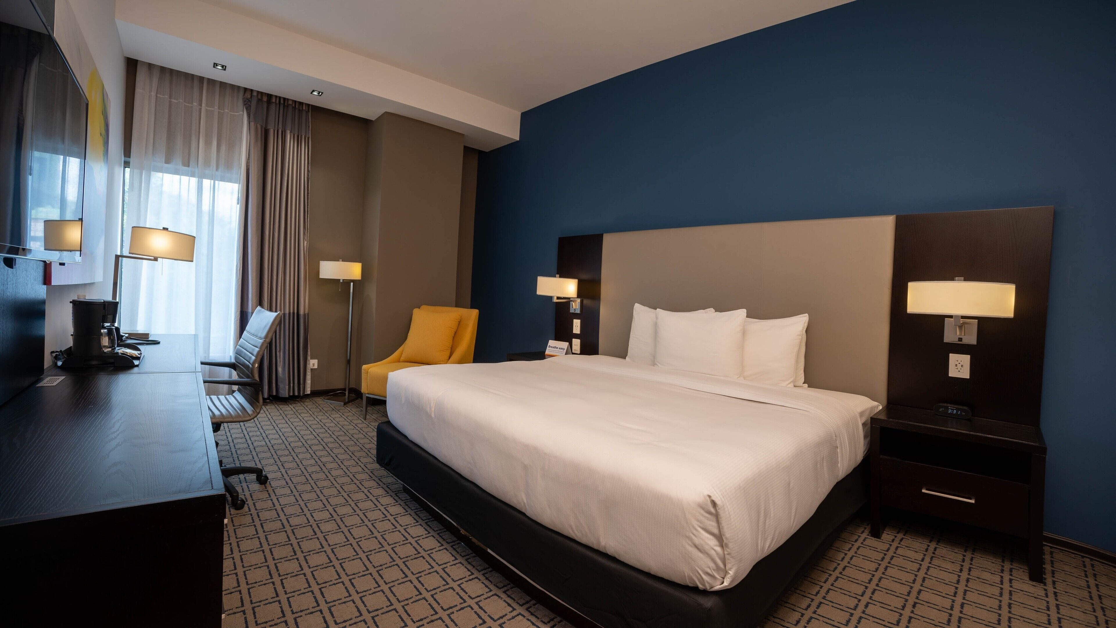 Een minibar, een kluis op de kamer, een strijkplank/strijkijzer