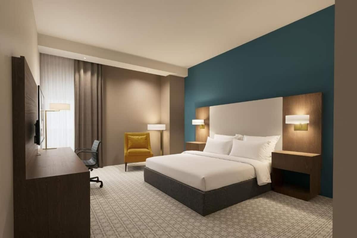 Double Room, 1 King Bed, Non Smoking, City View | 1 bedroom, in-room safe, iron/ironing board, free WiFi