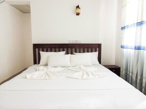 Deluxe Double Room | Soundproofing, free WiFi - Better Yala Home (Tissamaharama)
